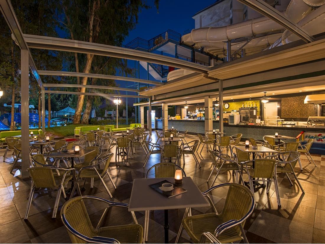 Belazure Pool Bar at Botanik Platinum