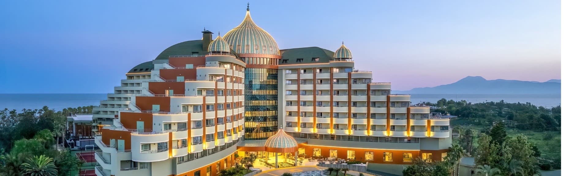 Delphin Palace grounds