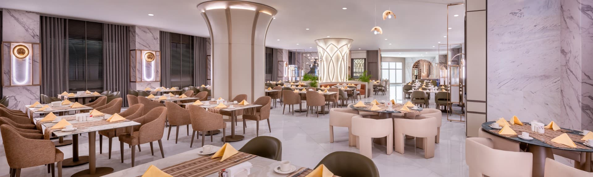Dining at Delphin Palace