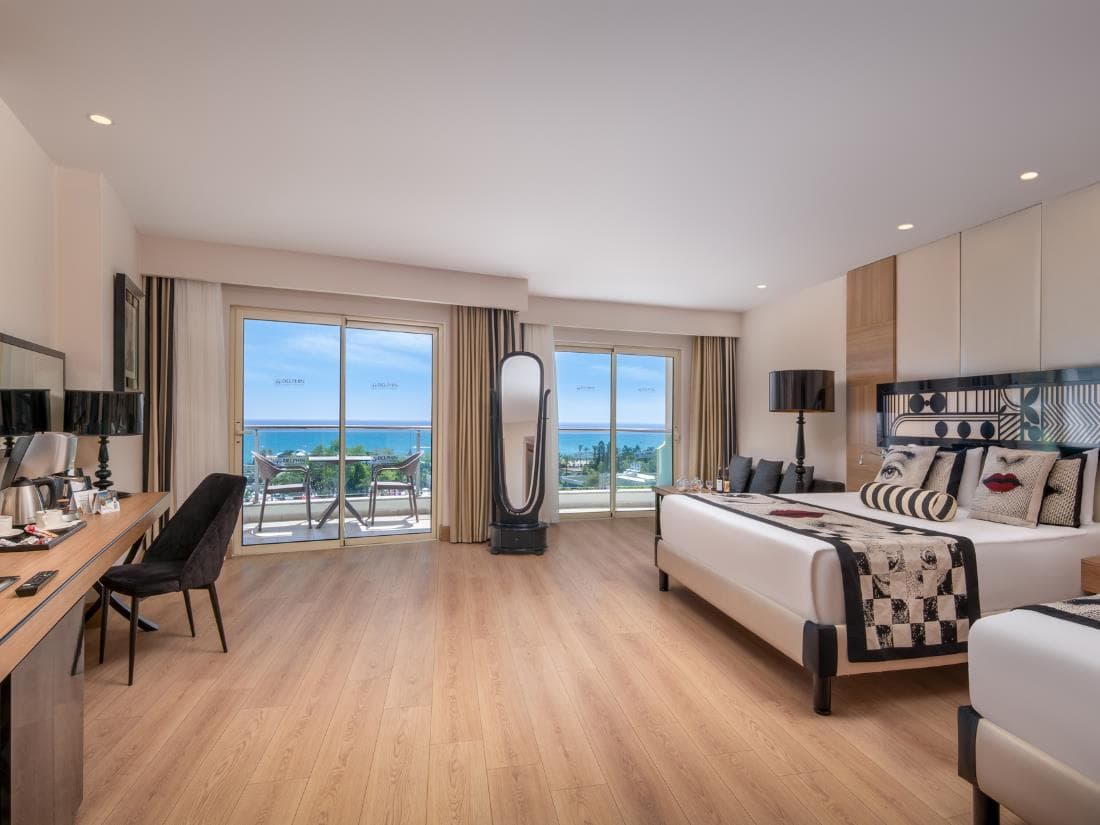 Rooms & Suites